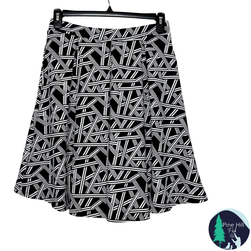 NEW LuLaRoe Madison Skirt A-line Pleated Knee Length Black White Artsy Medium